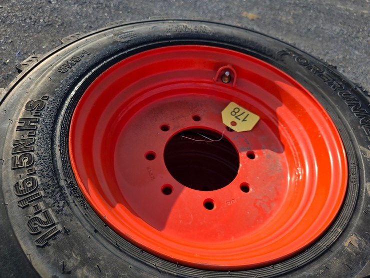 new-4-12-16.5-forerunner-skidloader-tires-&-rims-image-5