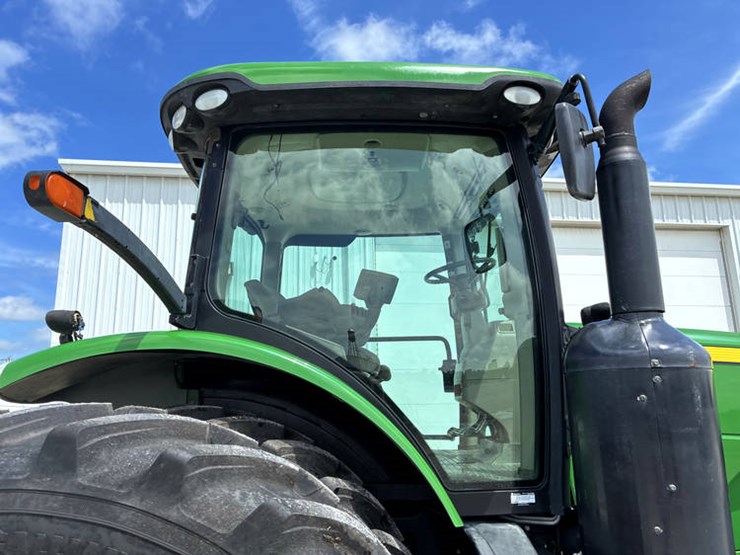 2014-john-deere-8285r-image-24