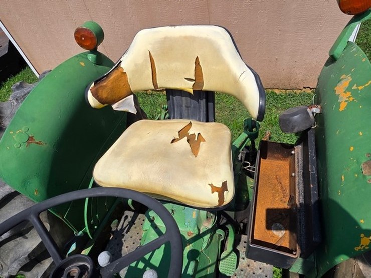john-deere-300-image-32