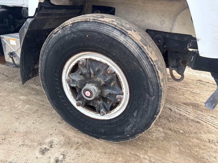 2001-mack-rd688s-image-12