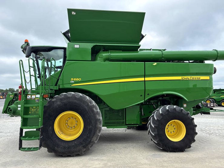 2015-john-deere-s680-image-10