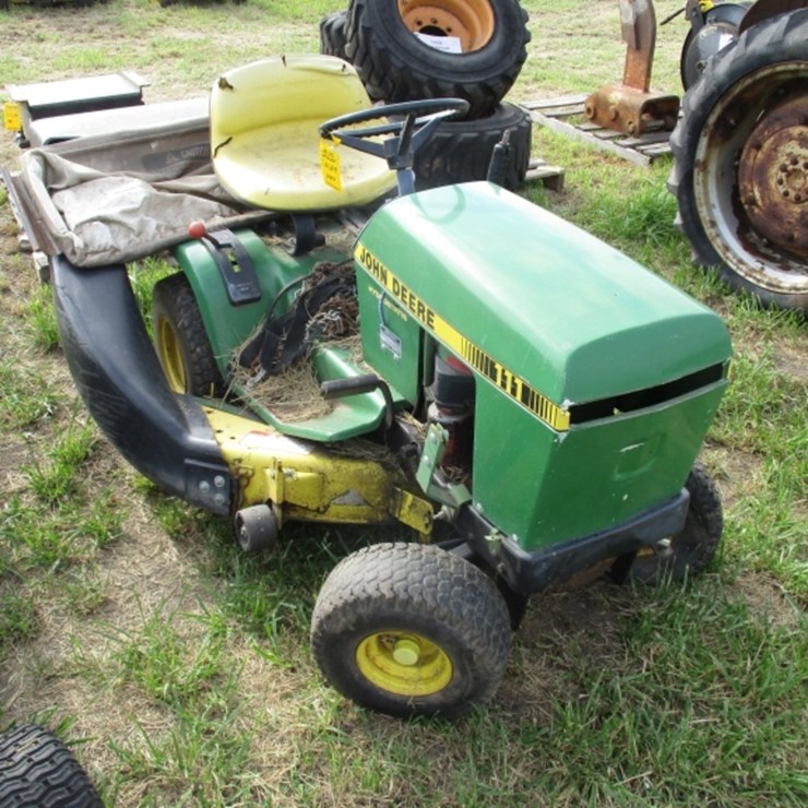 JOHN DEERE 110