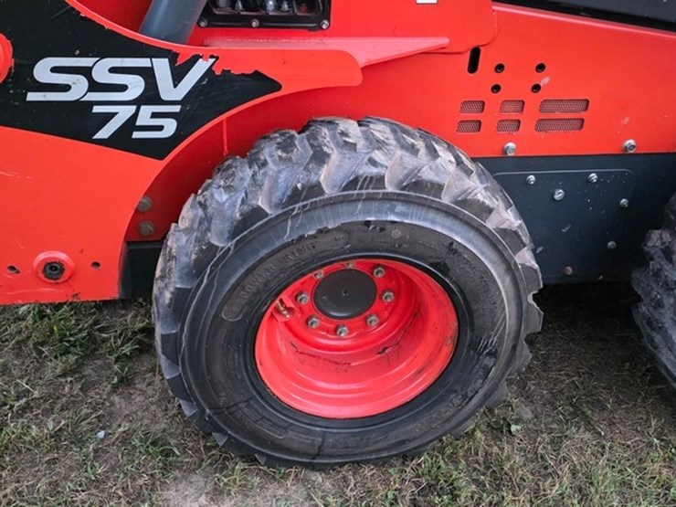 2016-kubota-ssv75-image-14