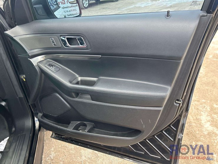 2017-ford-explorer-image-25