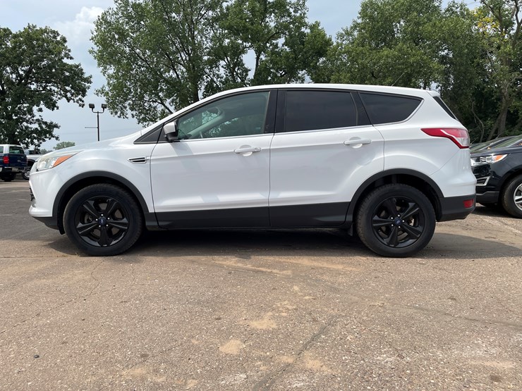 2015-ford-escape-se-image-2