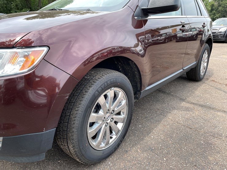 2010-ford-edge-image-11