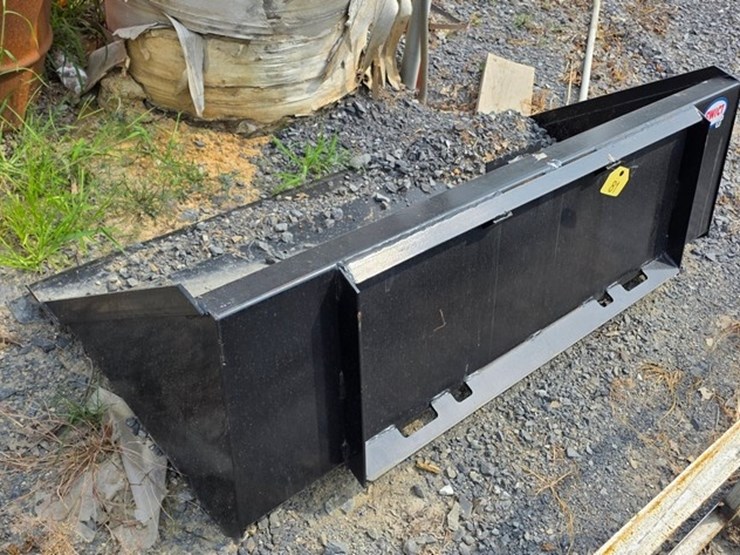 new-swict-66"-skidloader-bucket-image-1