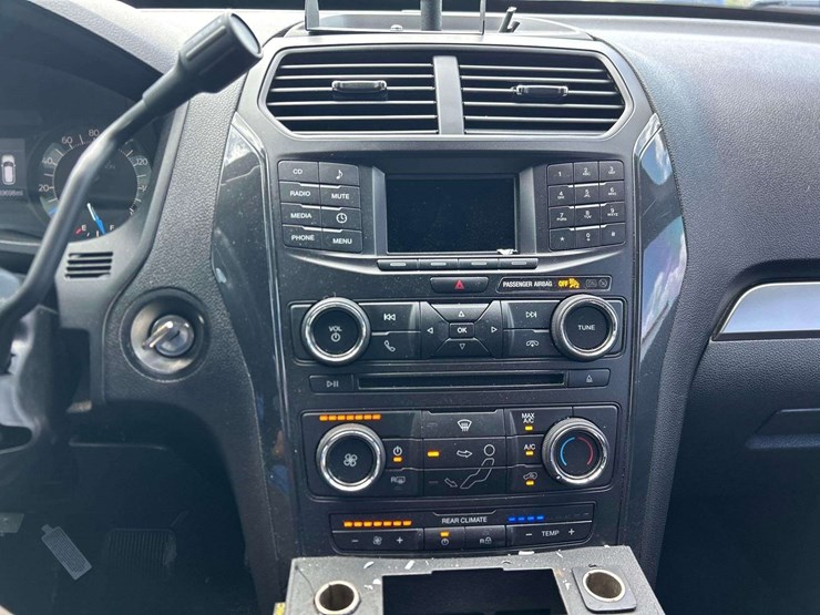 2018-ford-explorer-image-15