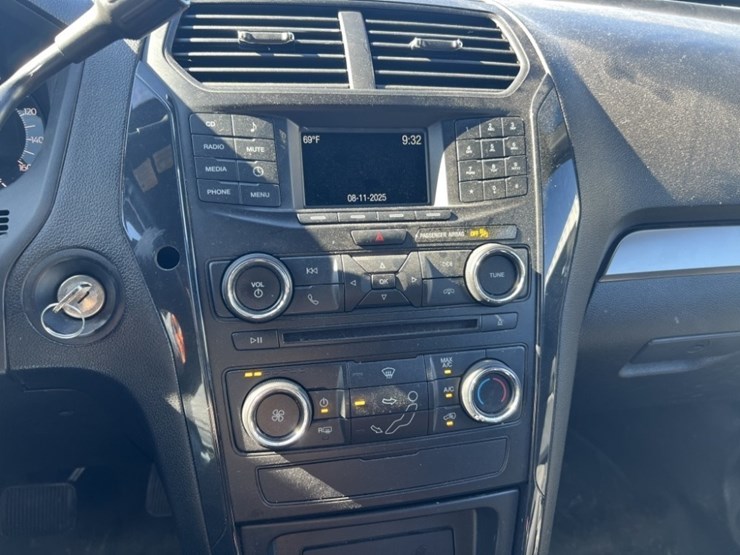 2018-ford-explorer-image-29