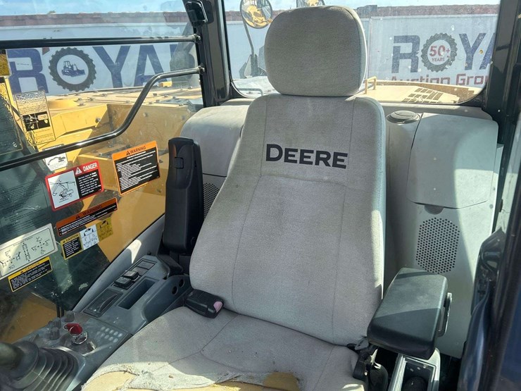 2015-deere-135g-image-15