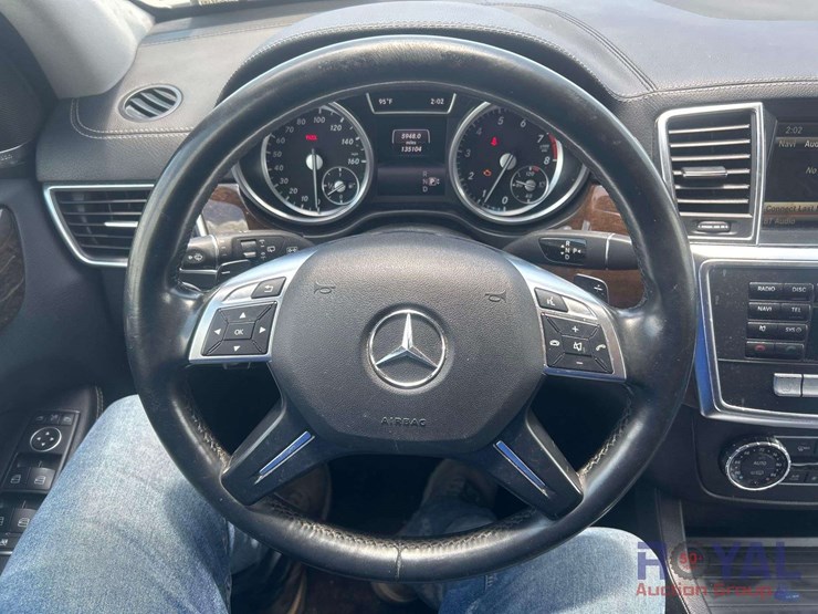 2016-mercedes-benz-gl450-image-10