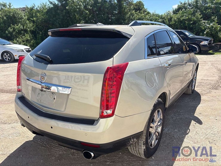 2010-cadillac-srx-image-3