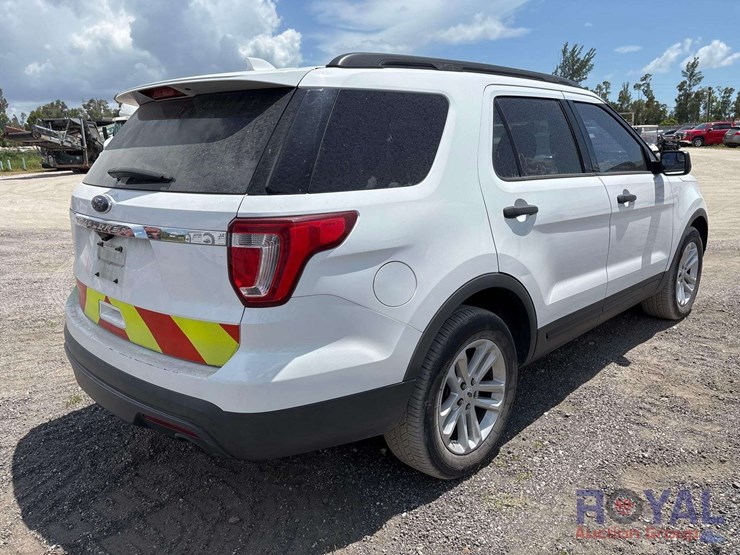 2017-ford-explorer-image-3