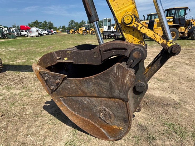 2016-komatsu-pc210-lc-11-image-16