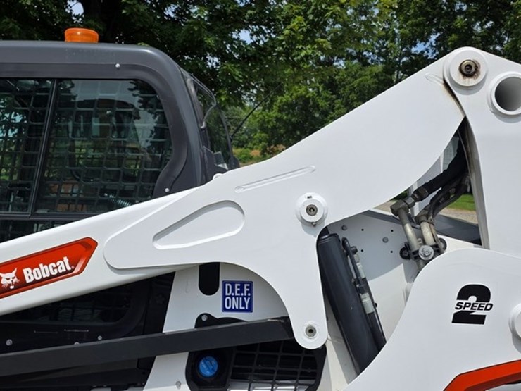 2023-bobcat-t770-image-26