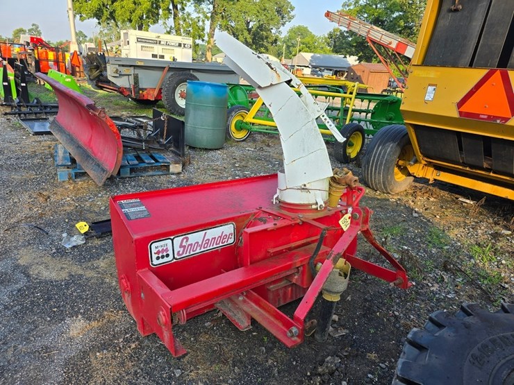 mckee-320-3pt.-snowblower-image-1