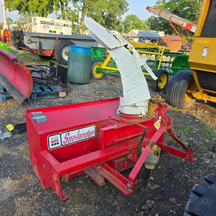 McKee 320 3pt. Snowblower