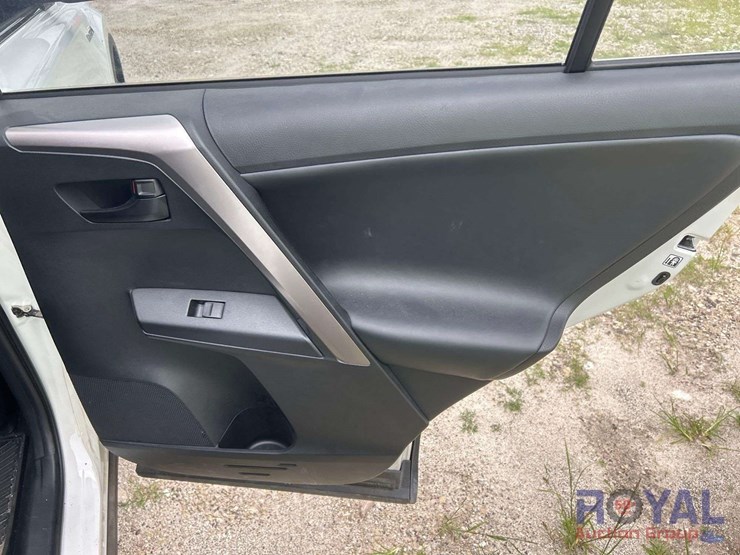 2018-toyota-rav4-image-27