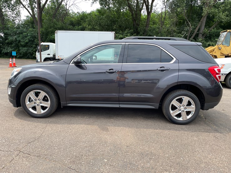 2016-chevrolet-equinox-lt-image-2