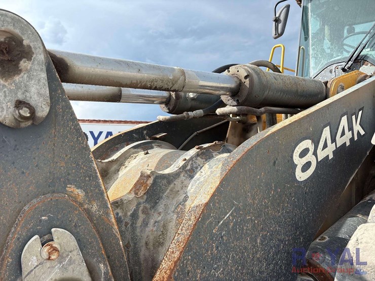 2011-deere-844k-image-25