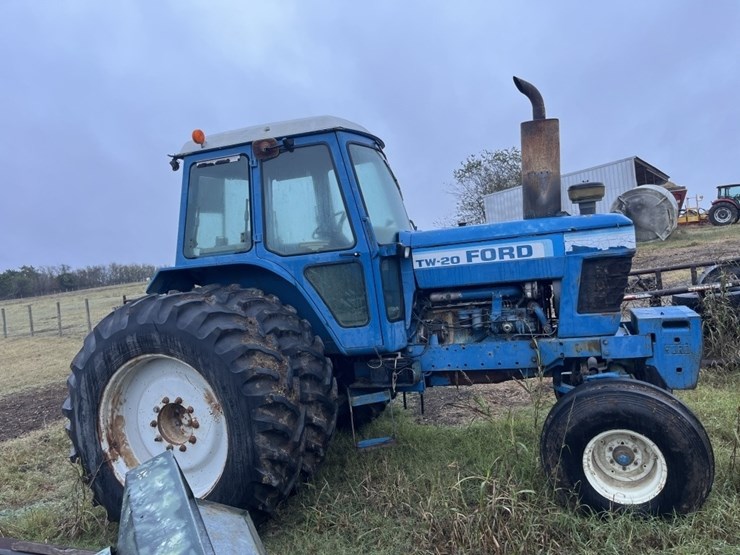 ford-tractor-image-3
