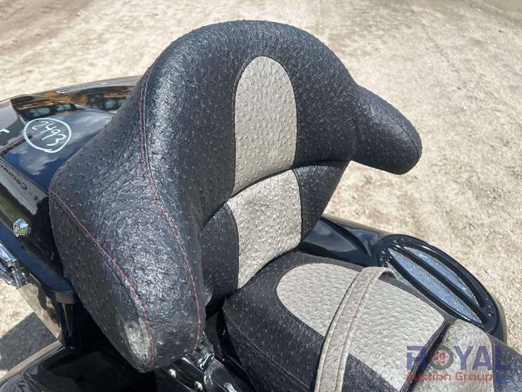 2012-harley-davidson-flhx-street-glide-motorcycle-image-10
