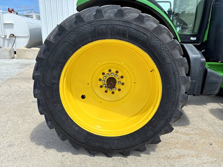 2014-john-deere-8285r-image-62