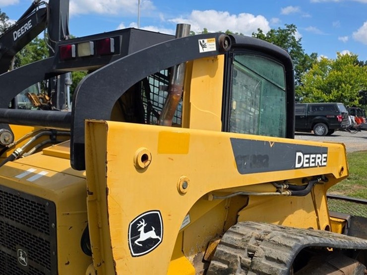 2007-deere-ct332-image-16