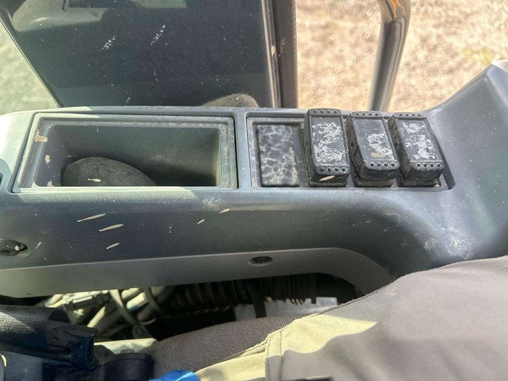 2015-deere-135g-image-12