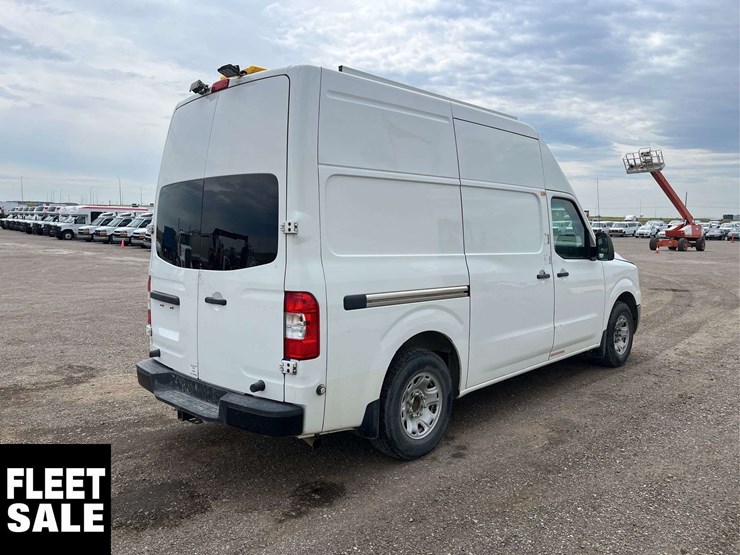 2013-nissan-nv3500hd-image-11
