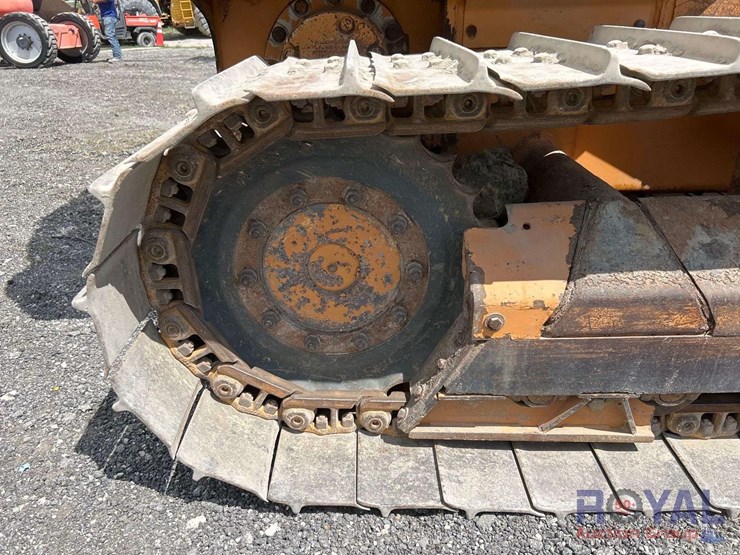 2010-case-650l-image-9
