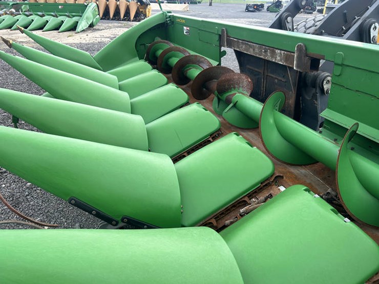 2011-john-deere-608c-image-40