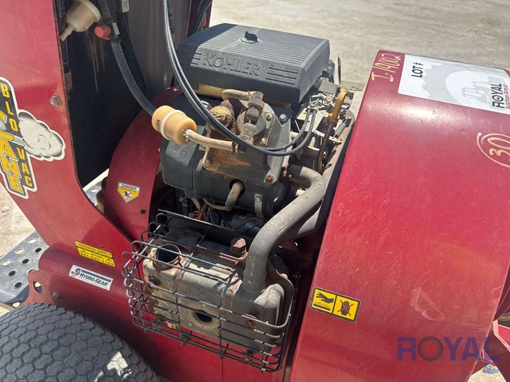 2016-hurricane-blo-vac-x3-stand-on-blower-image-8