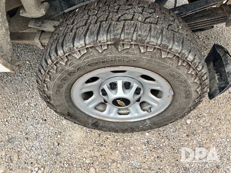 2013-chevrolet-3500hd-image-30