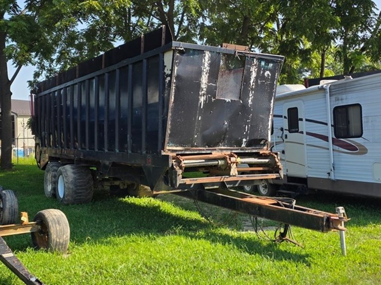 tandem-axle-silage-cart-image-1