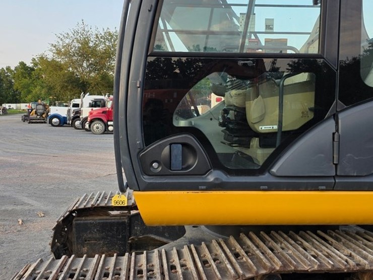 2013-deere-160g-lc-image-15