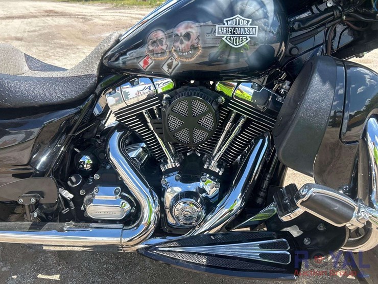 2012-harley-davidson-flhx-street-glide-motorcycle-image-12