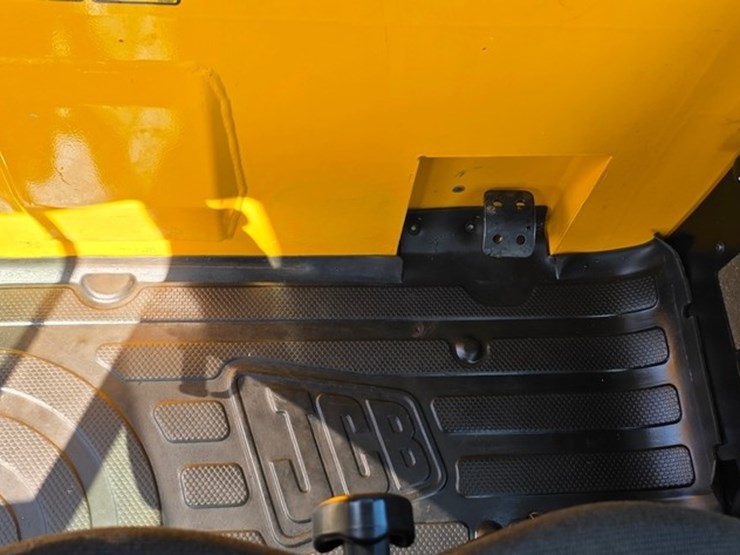 2021-jcb-1cxt-image-49