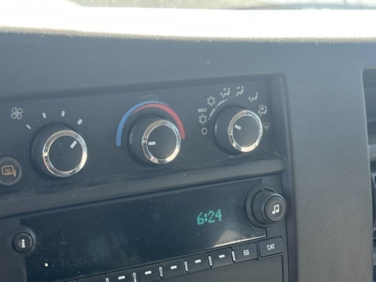 2015-chevrolet-express-3500-image-16
