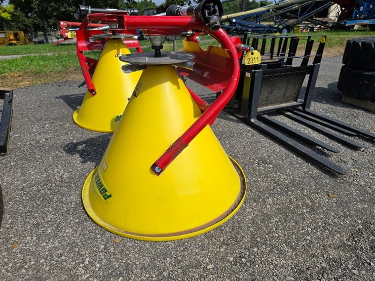 new-power-line-400-plastic-3pt.-spin-spreader-image-1