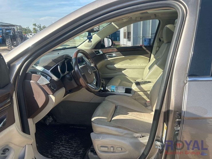 2011-cadillac-srx-image-10