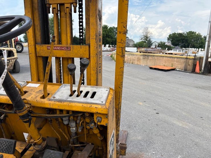 caterpillar-t50b-image-8