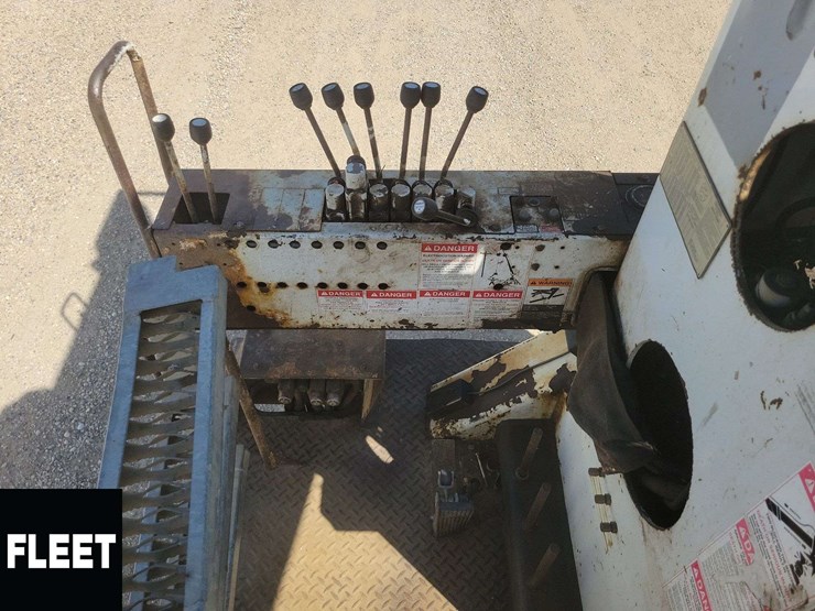 2015-freightliner-108sd-image-36