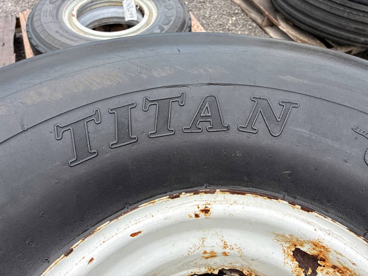 #113247-•-19l16.1-sl-tires-on-rims-image-8