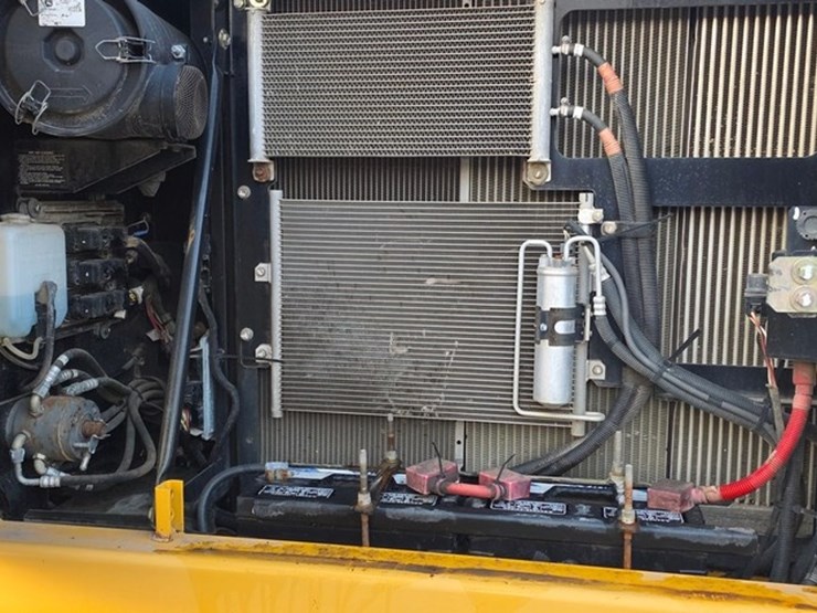 2013-deere-160g-lc-image-58