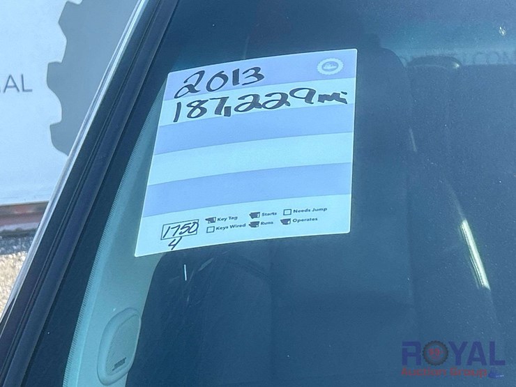 2013-cadillac-escalade-image-25