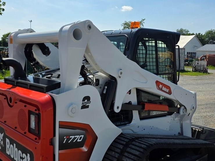2023-bobcat-t770-image-19