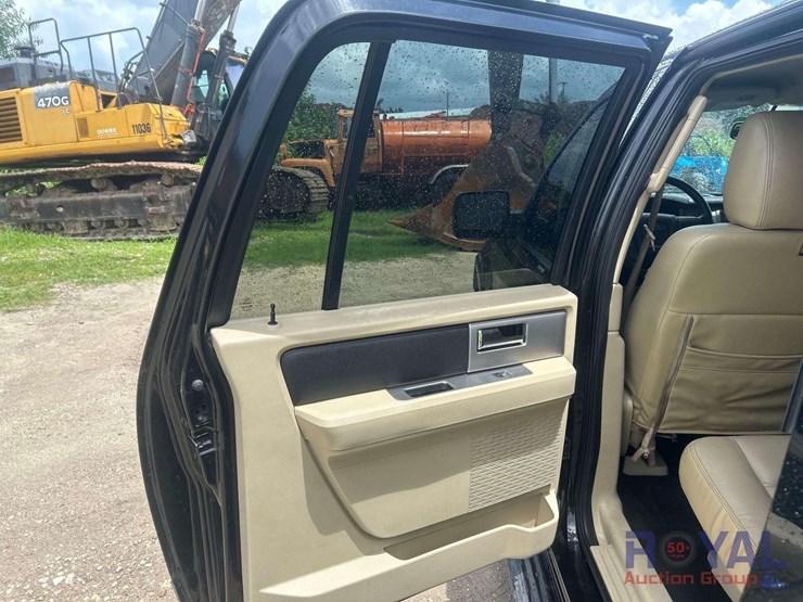 2015-ford-expedition-el-xlt-image-15