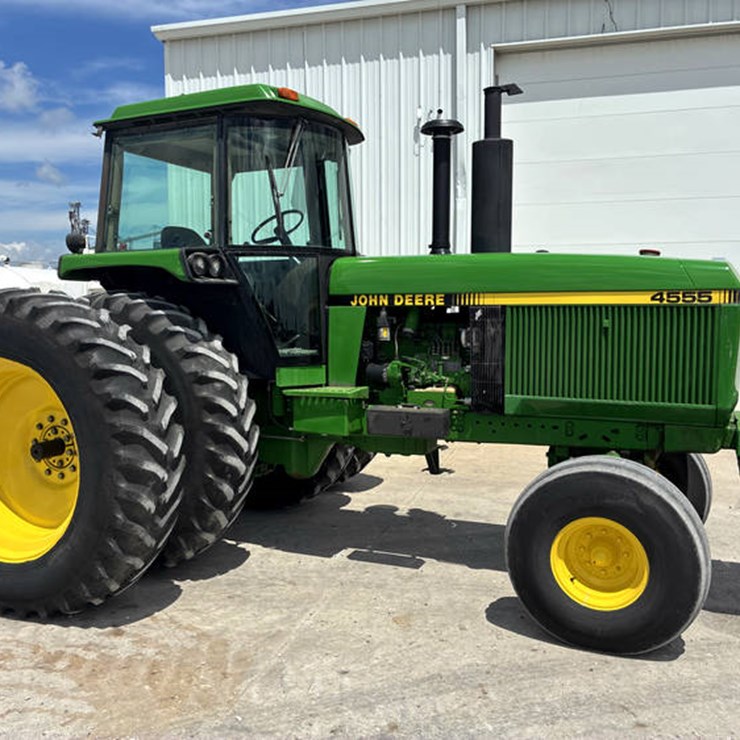 1990 JOHN DEERE 4555