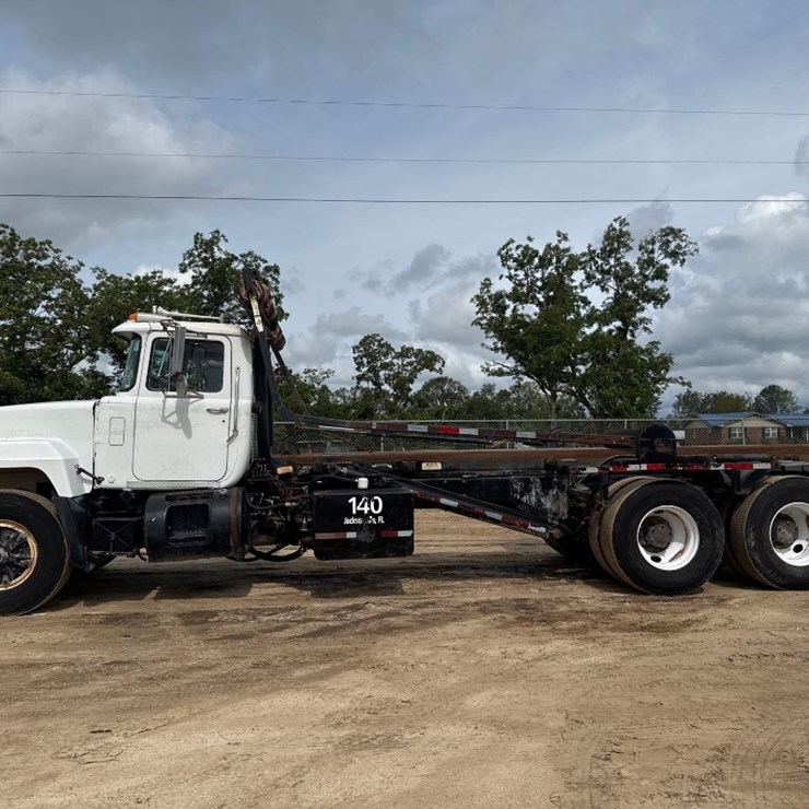 2001 MACK RD688S